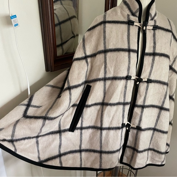 NWT Pearl by Lela Rose Checkered Plaid Wool Cape Poncho with Pockets Size Large - Picture 5 of 11